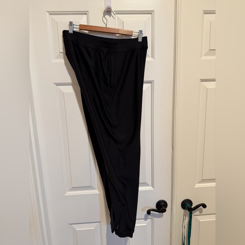Lululemon Women’s Black Joggers - Picture 4 of 4